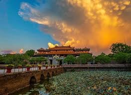 Ho Chi Minh City to Central Vietnam Tour: 7 days
