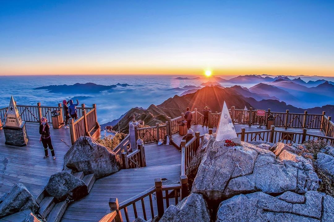 Sapa and Cable Car Tour to Fansipan Peak: 3 days
