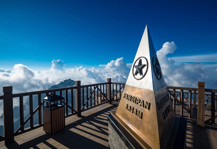 Sapa and Cable Car Tour to Fansipan Peak: 3 days