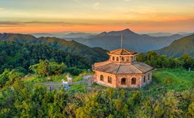 Intriguing Danang – Bach Ma National Park Tour: 5 days